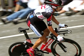 俄罗斯世界杯-东契奇跨界封神！篮球天才爆冷击败切尔西，赛事规则突变全场沸腾
